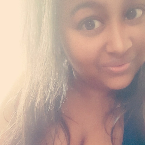 Meet your Posher, Dominique - Picture 3 of 3